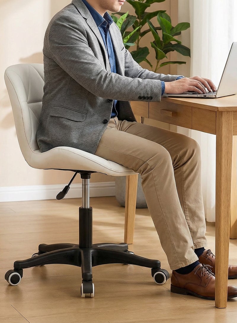 تايمي كرسي مكتب مريح بإرتفاع قابل للتعديل، كرسي كمبيوتر بعجلات دوارة ، كرسي دراسة، كرسي بتصميم أنيق مبطن بوسادة ناعمة مع إسفنجة ارتدادية عالية الكثافة - أبيض بأرجل سوداء - Image 4