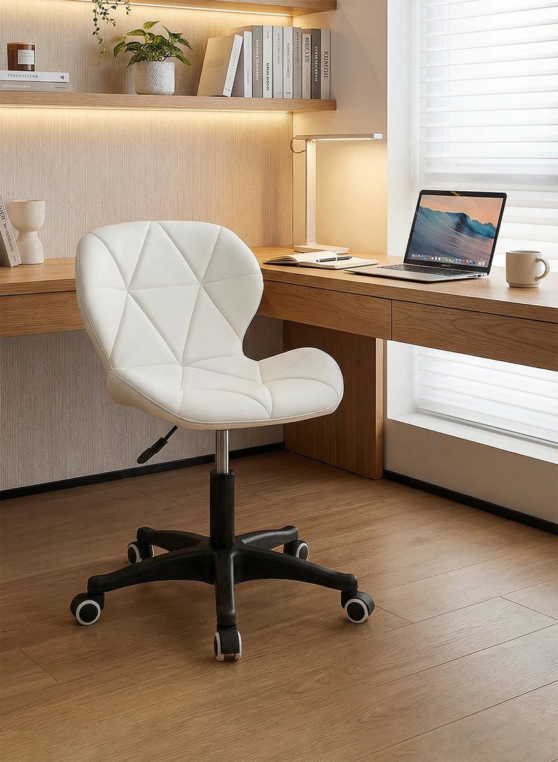 تايمي كرسي مكتب مريح بإرتفاع قابل للتعديل، كرسي كمبيوتر بعجلات دوارة ، كرسي دراسة، كرسي بتصميم أنيق مبطن بوسادة ناعمة مع إسفنجة ارتدادية عالية الكثافة - أبيض بأرجل سوداء - Image 2