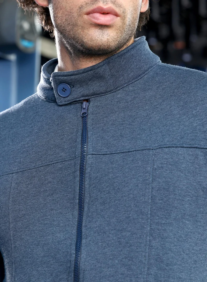 كامبوس سوترا جاكيت رجالي محبوك بخياطة متباينة بياقة دائرية وأكمام طويلة بأزرار وسحاب وحافة مستقيمة مضلعة بلون سادة ميلانج من قماش محبوك للاستخدام اليومي والكاجوال بلون أزرق نيلي