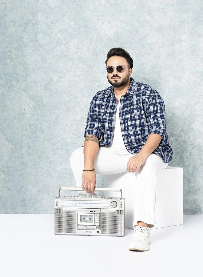 تايك تو قميص رجالي بمقاس كبير كحلي بنقشة مربعات