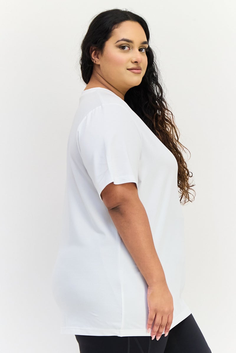 Reebok تي شيرت تدريب قصير الأكمام للنساء بمقاس زائد، أبيض - Image 3