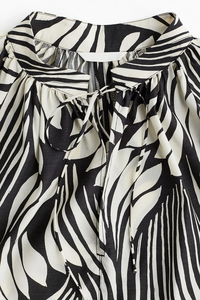 H&M Oversized tie-detail dress