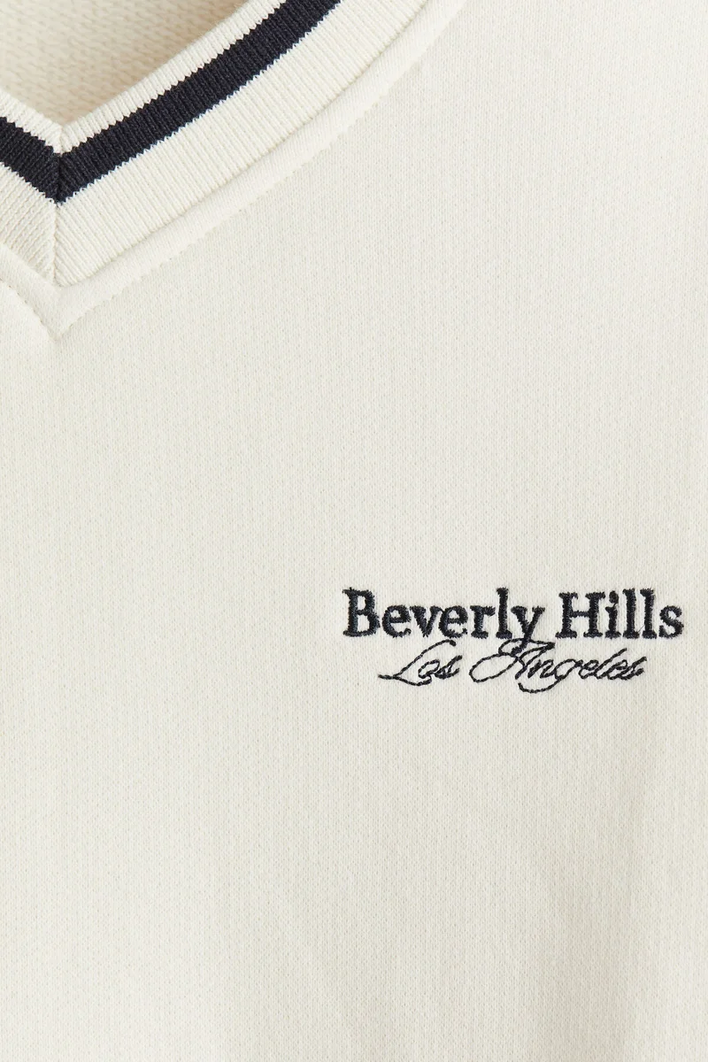 اتش اند ام كنزة بقبة على شكل V