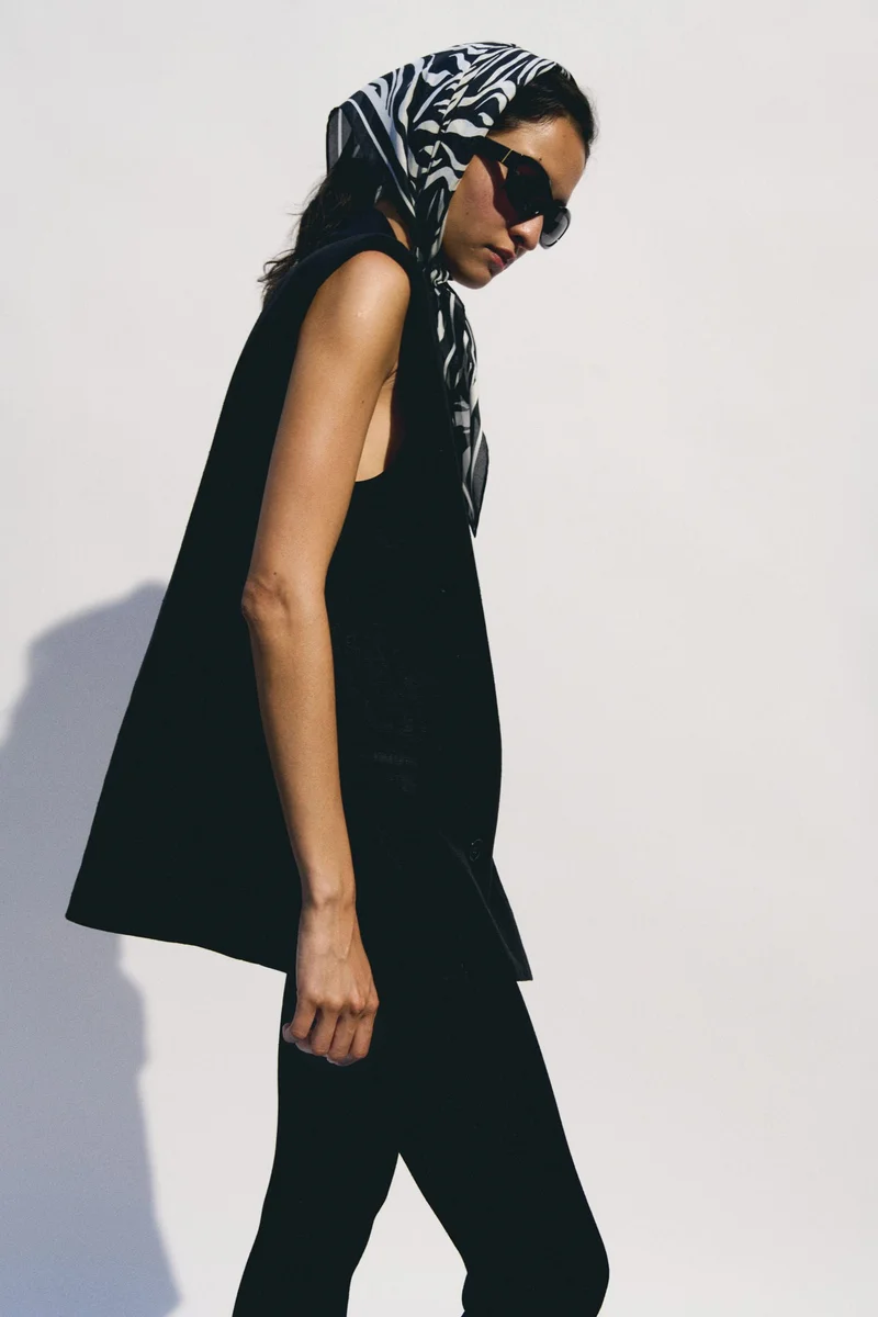 اتش اند ام وشاح مزين بالنقوش