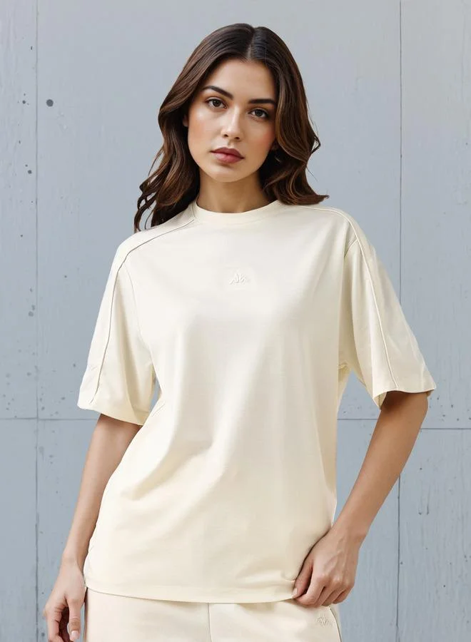 كابا تيشيرت كابا نسائي بقصة عادية وتفاصيل متباينة كريمي