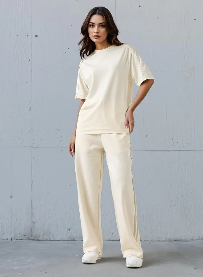 كابا تيشيرت كابا نسائي بقصة عادية وتفاصيل متباينة كريمي