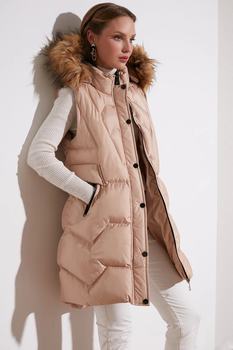 ليلا Collar Faux Fur Removable Hooded Regular Fit Puffer Vest Women's Vest 64789823