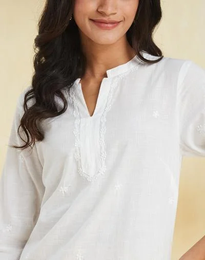 Fabindia White Cotton Chikankari Knee Length Kurta