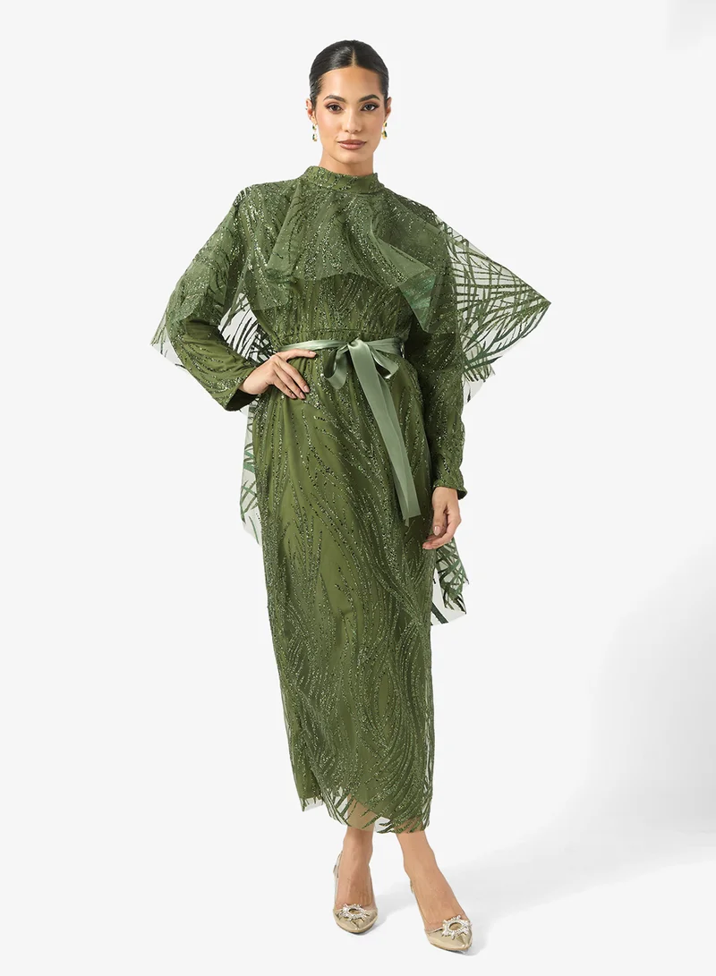 خزانة Plus size Shimmer Cape Dress
