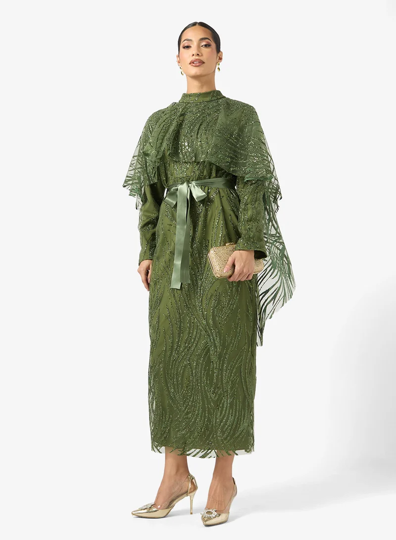 خزانة Plus size Shimmer Cape Dress