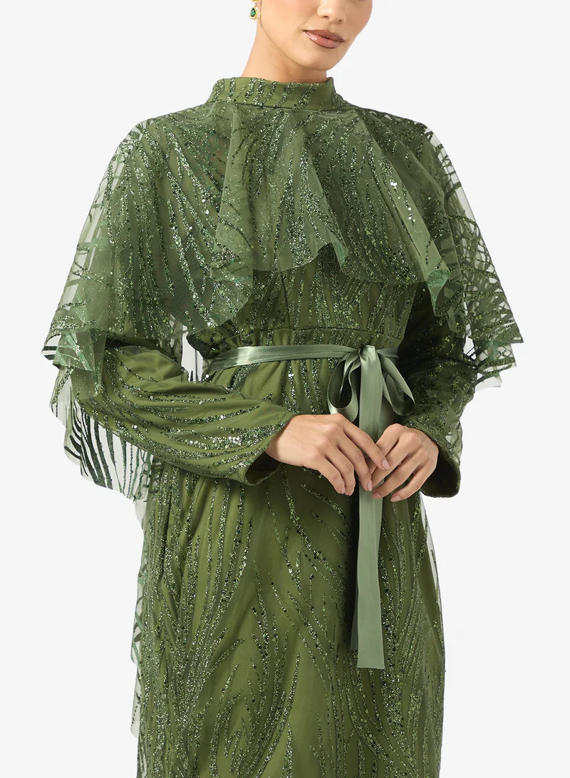 خزانة Plus size Shimmer Cape Dress