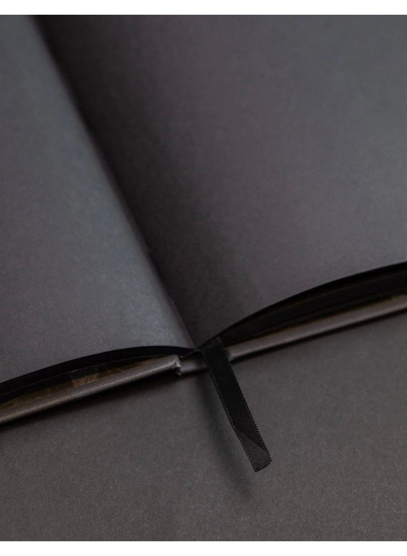 دفتر ملاحظات أسود فاخر مع قلم – تصميم داكن للمحترفين - Image 2