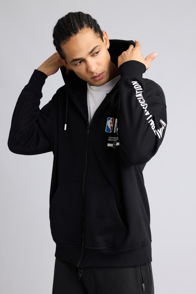 ديفاكتو هودي اوفر سايز بكابيشون من NBA - Image 3