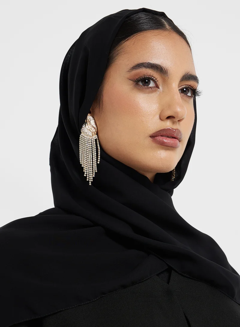 هيا كلوزيت عباية بأكمام واسعة مزينة