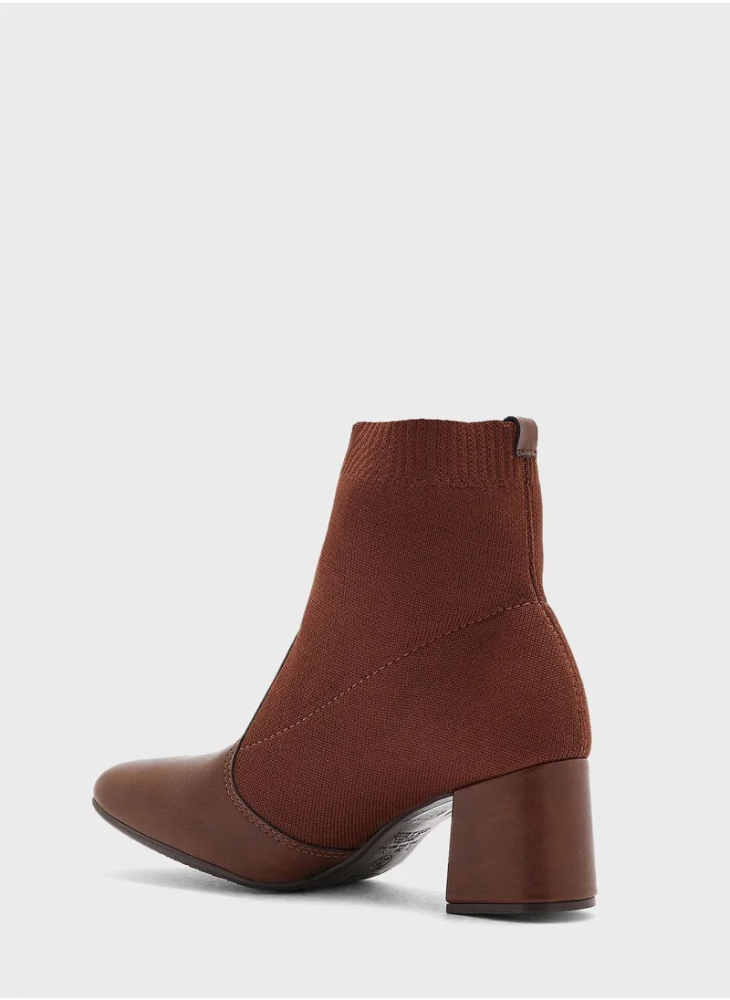 Beira Rio Hallie Mid Heel Ankle Boots