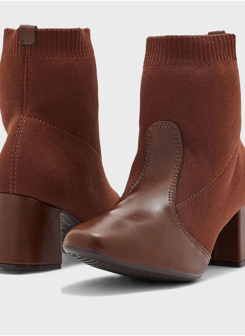 Beira Rio Hallie Mid Heel Ankle Boots