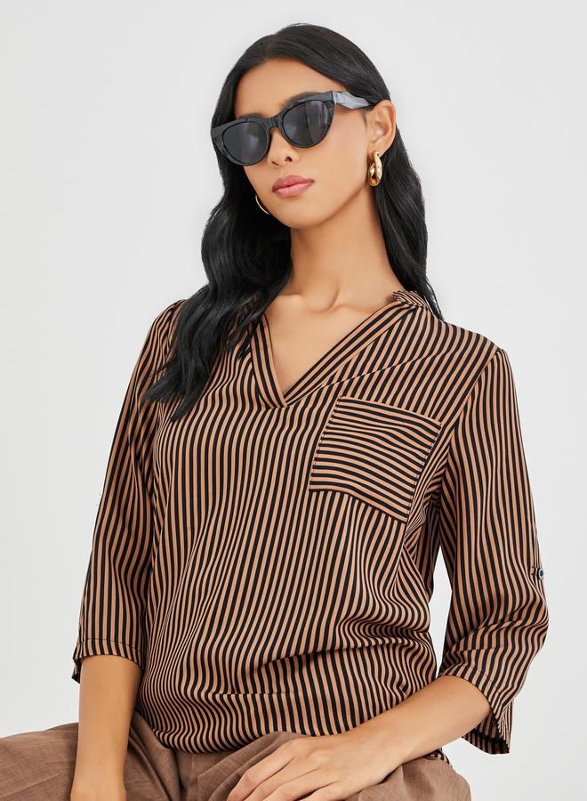 تايك تو قميص بياقة على شكل حرف  مخطط بجيوب صدرية - Image 1