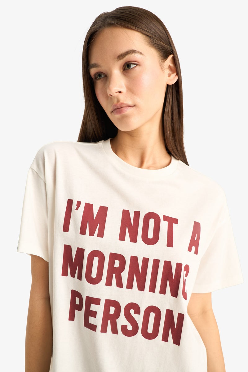 ديفاكتو تي شيرت نسائي كبير الحجم برقبة دائرية وأكمام قصيرة - Image 4