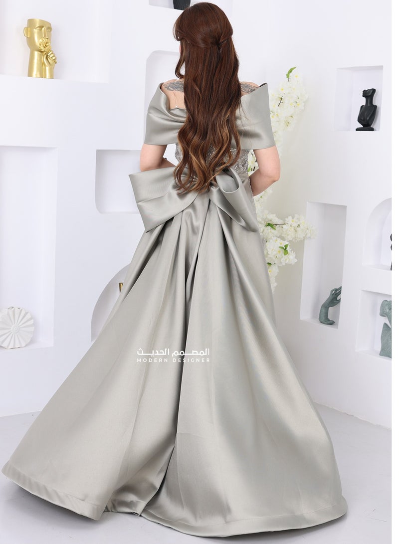 Modern Design An elegant off shoulder dress for special occasions Elegant and eye catching This is the choice that will give you a luxurious and elegant look at the same time - Image 2