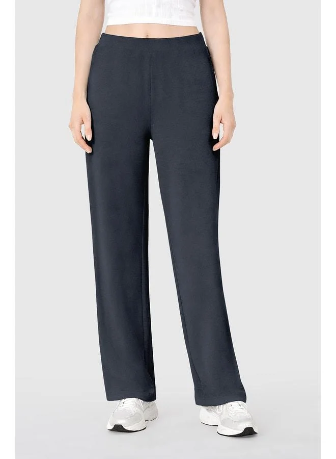 Penye Mood Soft-textured modal pants.
