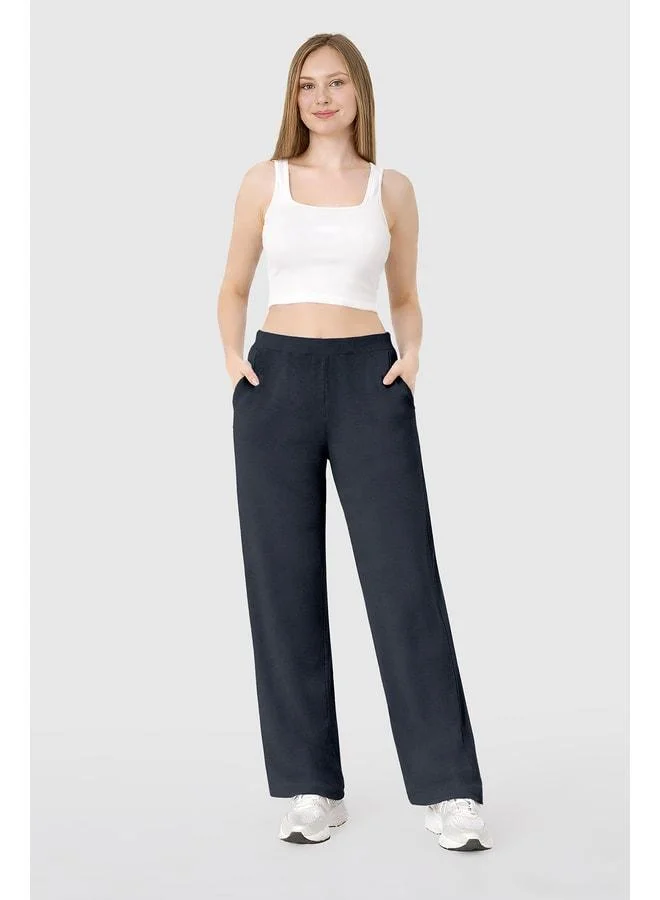 Penye Mood Soft-textured modal pants.