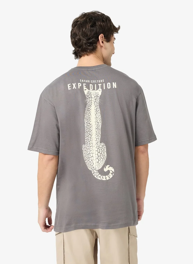 سفنتي فايف تيشيرتات بطباعة جرافيك كبيرة الحجم