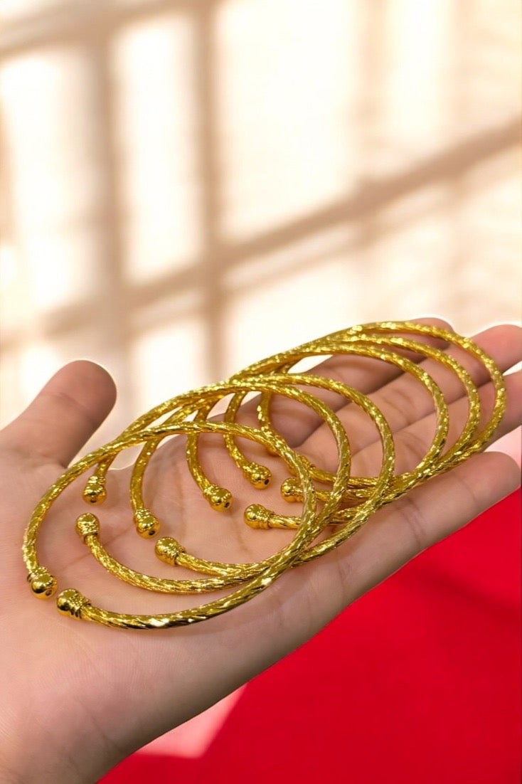 غولدماكس طقم 6 اساور نسائية شبيهة بالذهب مطلية باللون الذهبي عيار 21 مقاس 6.5 سم - Image 1