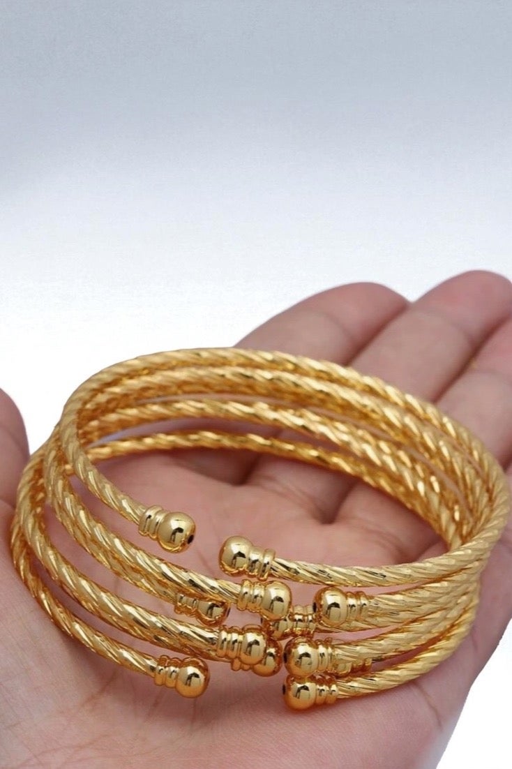 غولدماكس طقم 6 اساور نسائية شبيهة بالذهب مطلية باللون الذهبي عيار 21 مقاس 6.5 سم - Image 2