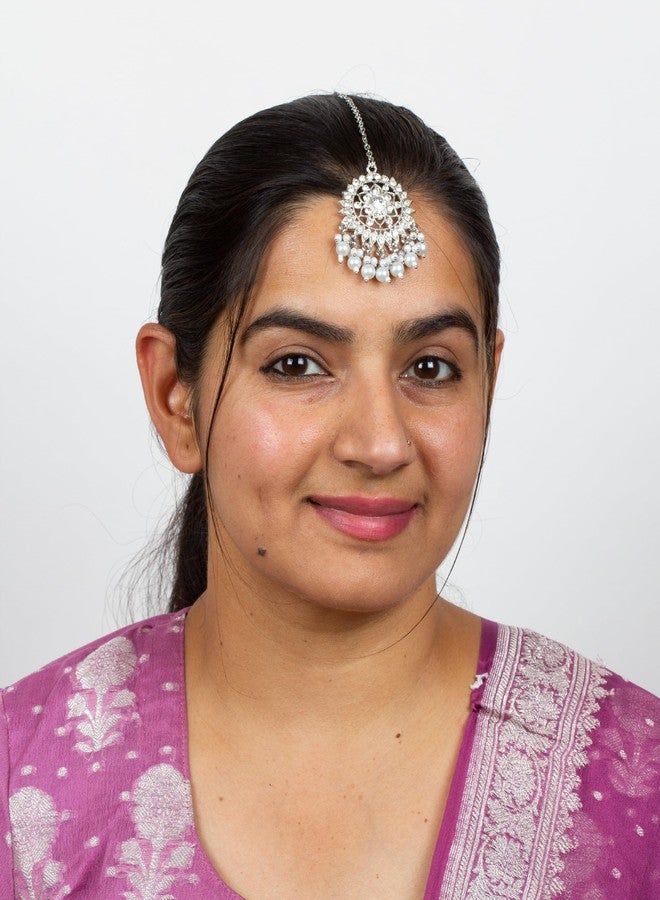 بينداني تيكا شعر بيندهاني الهندية المطلية بالذهب والمزينة بأحجار كوندان وقطرات اللؤلؤ للنساء (روديوم أبيض) - Image 2