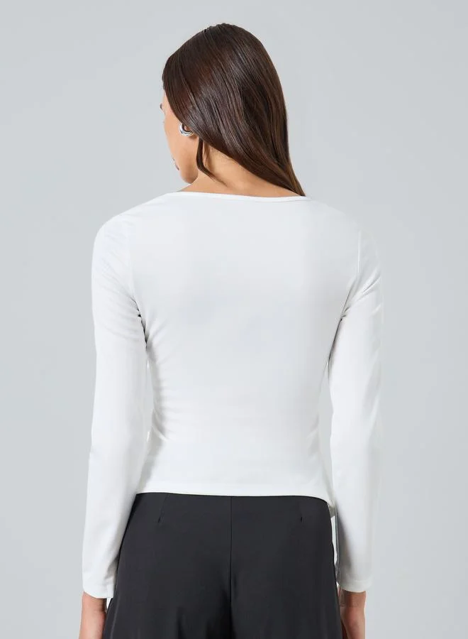 تايك تو بلوزة بأكمام طويلة وياقة غير منتظمة وحافة مشقوقة