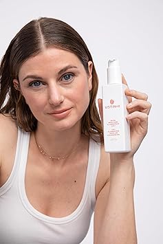 USTAWI 3 in 1 Illuminating Micellar Cleansing Gel Gentle Make Up Remover to Help Brighten Complexion Hydrates and Refreshes Skin with Nourishing Baobab Fruit 200ml - Image 3
