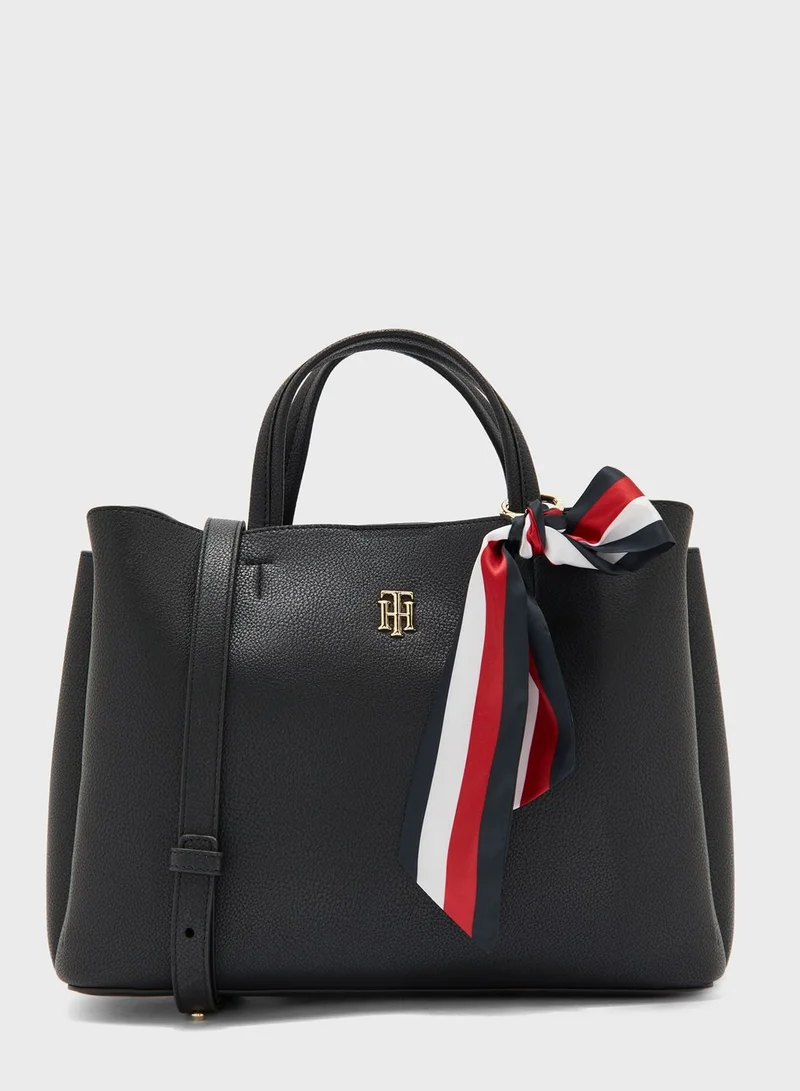 تومي هيلفيغر شنطة مزينة بوشاح