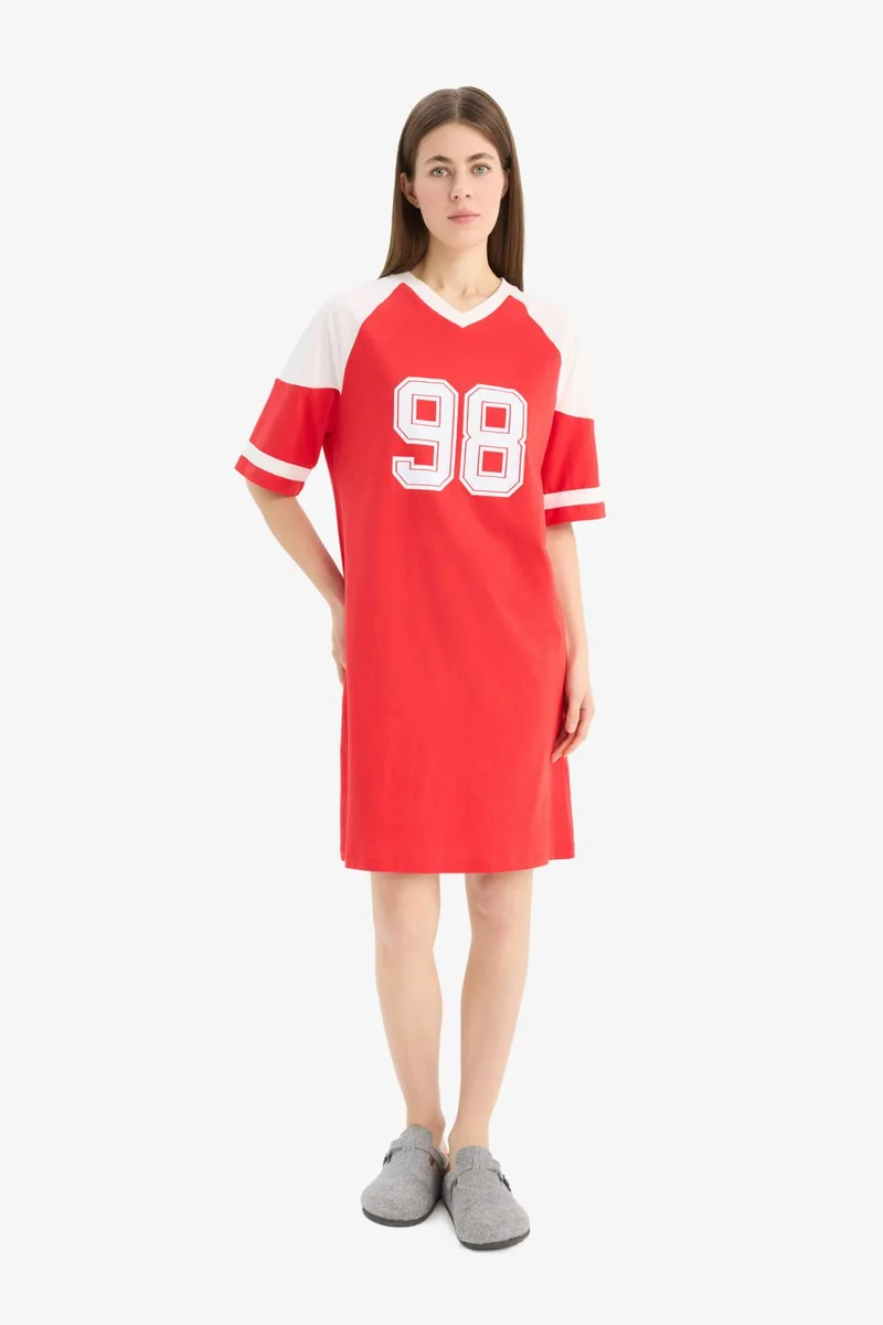 ديفاكتو Fall in Love Printed V Neck Short Sleeve Nightgown