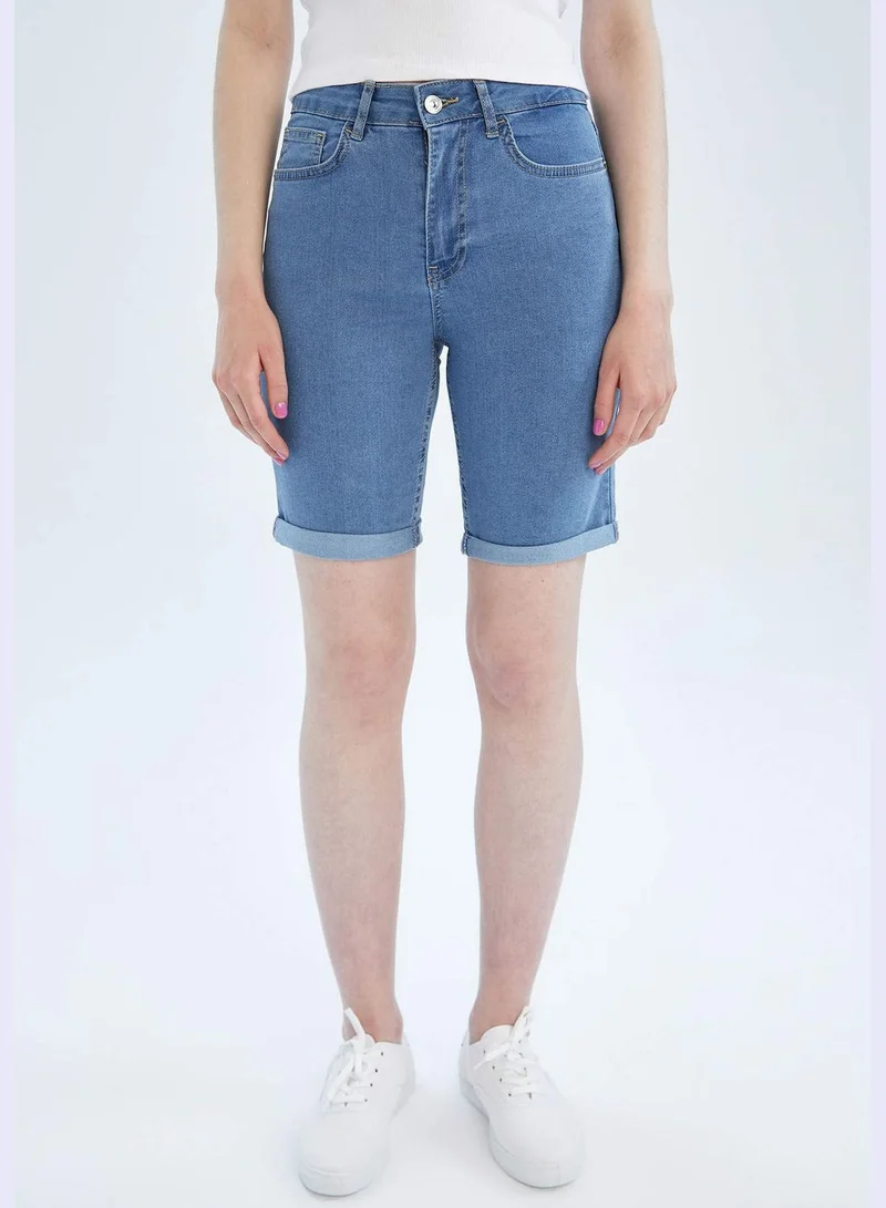 ديفاكتو Basic Crop Jean Shorts
