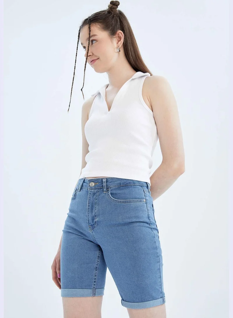 ديفاكتو Basic Crop Jean Shorts