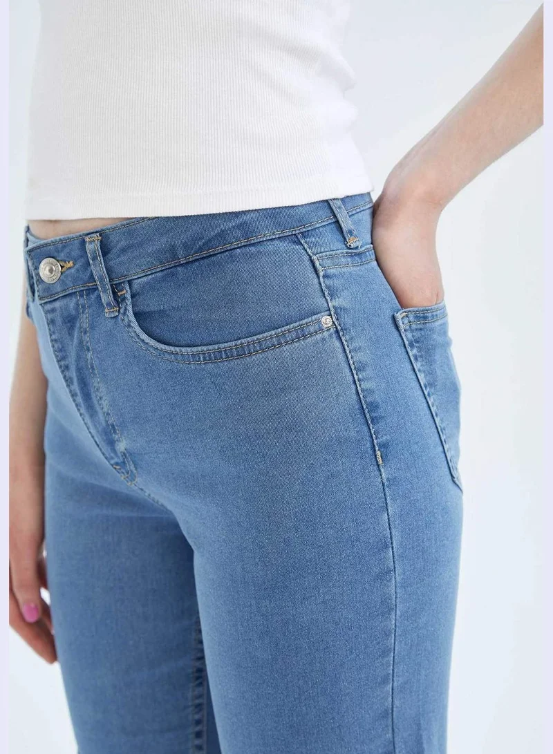 ديفاكتو Basic Crop Jean Shorts