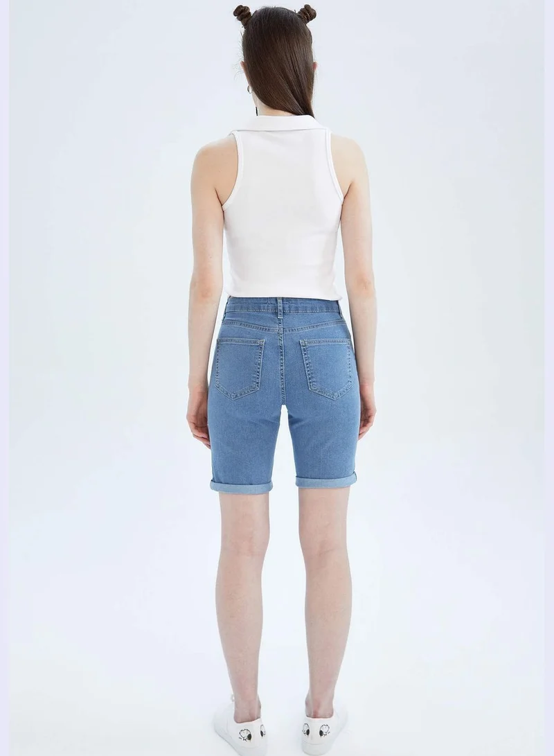 ديفاكتو Basic Crop Jean Shorts