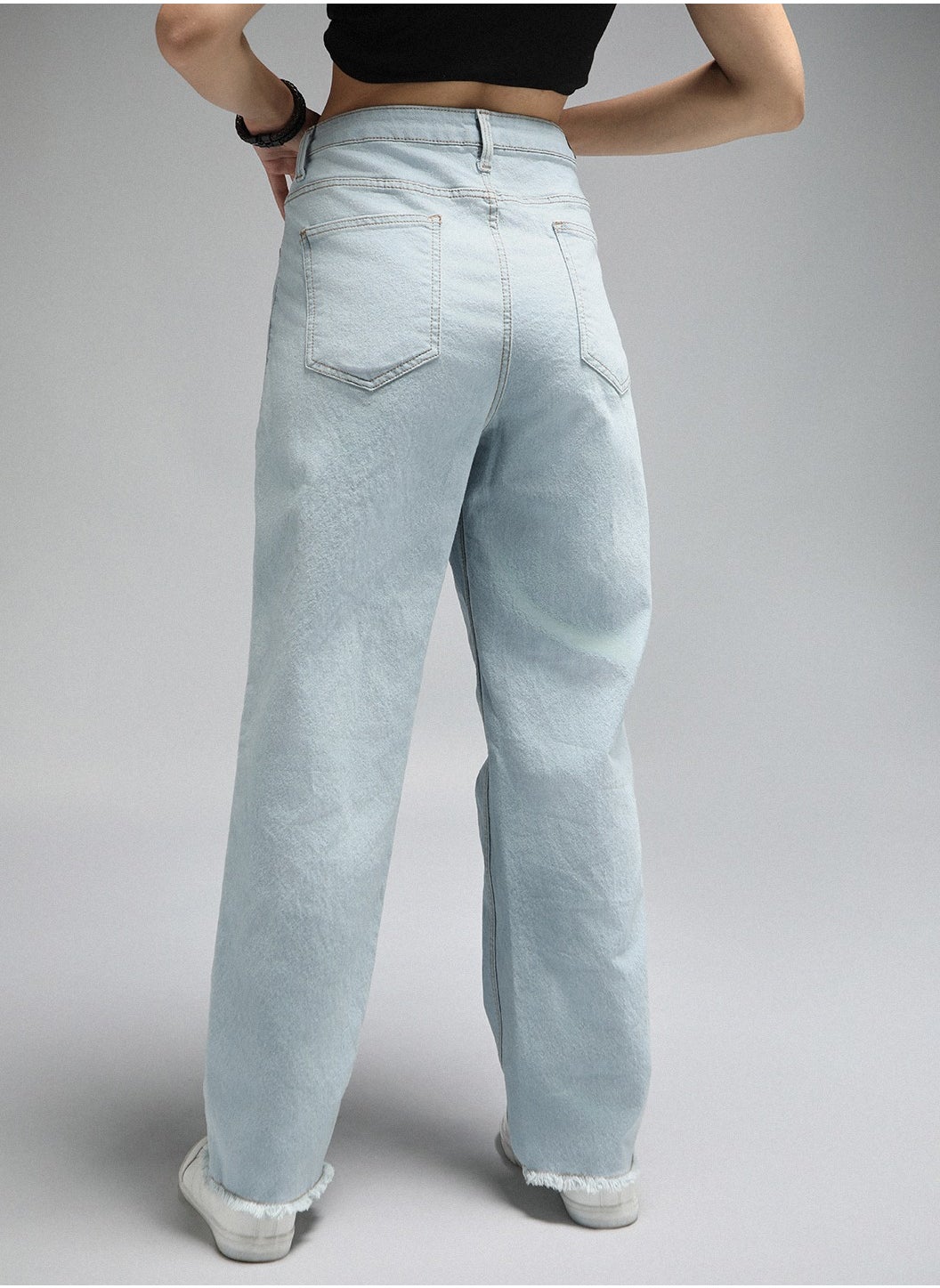 Straight Fit Indigo Jeans for Women with High-Rise and Clean Look - https://f.nooncdn.com/p/pzsku/Z490E10E4A7E4B830E4FBZ/45/_/1721302466/9019a721-3676-442d-80dc-52e6a9661902.jpg?format=jpg&width=original