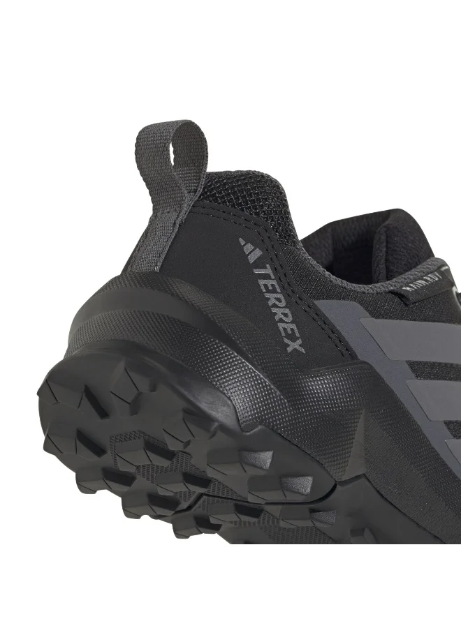 adidas أحذية هايكنج للأطفال تيريكس  .   سوداء