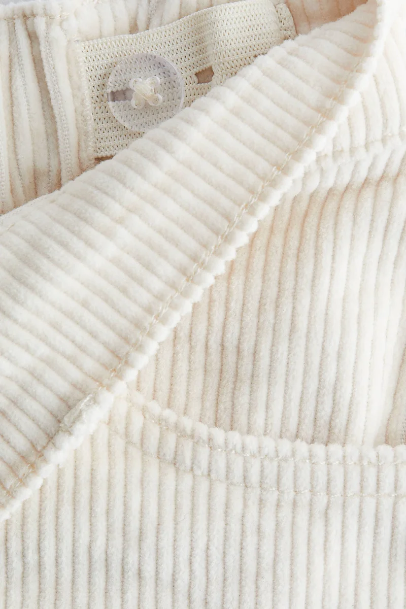 اتش اند ام تنورة من قماش كردوري