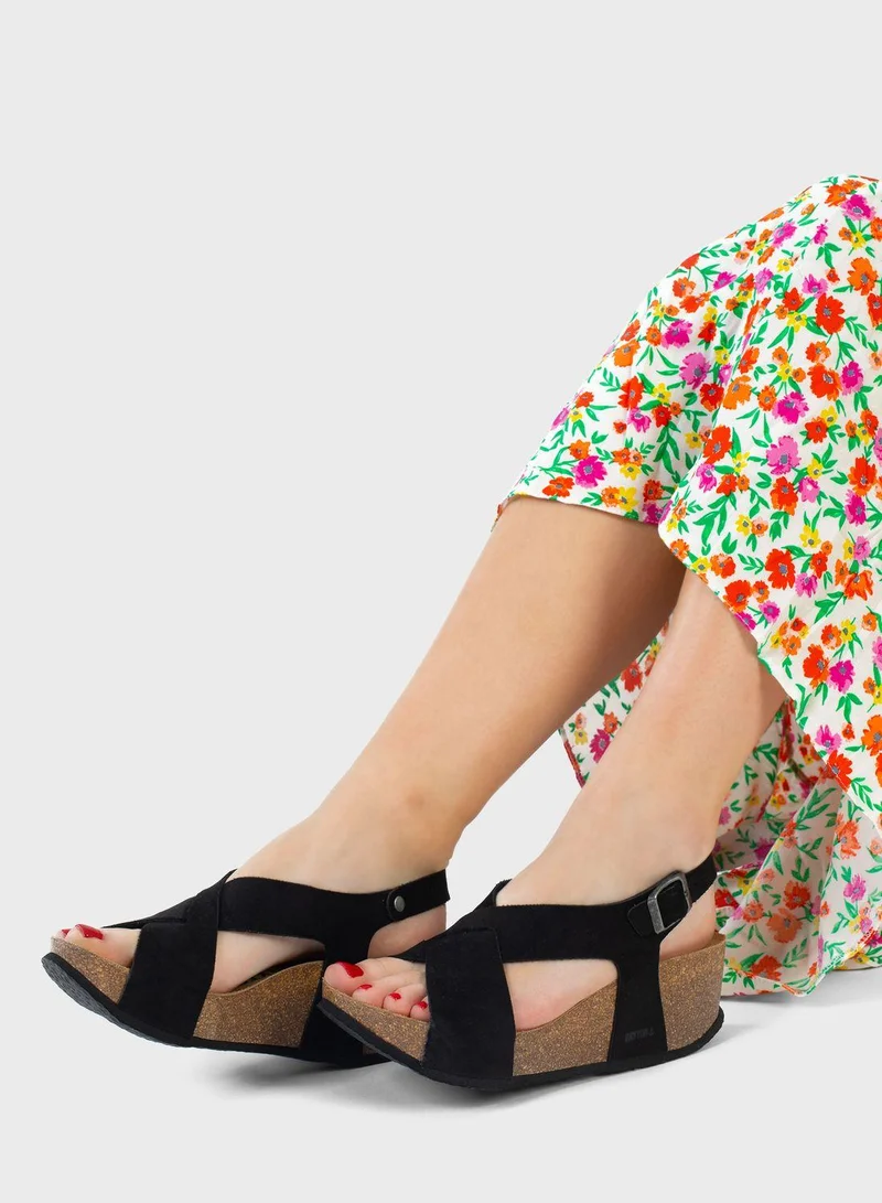 بيتون صندل بكعب ويدج