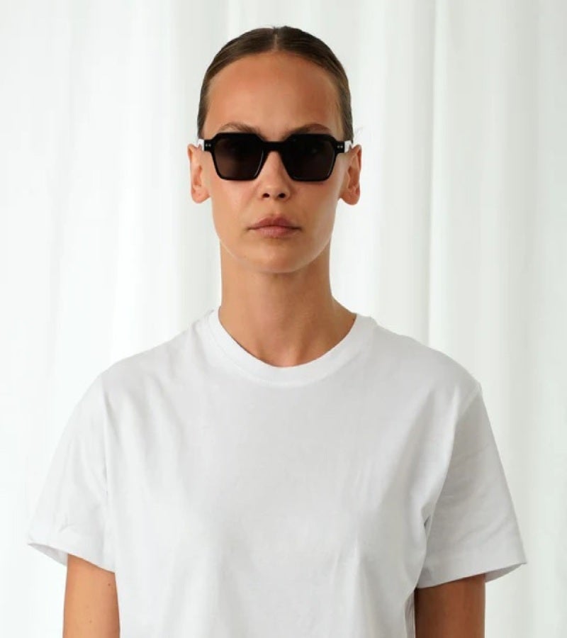  اكسبليست باوتس نظارات شمسية أنيقة للجنسين من إليوت باللونين الأسود والرمادي - Image 4