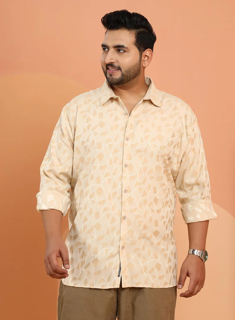 انستافاب بلس قميص رجالي Instafab Plus بيج فاتح بنقوش هندسية بنمط كتل هندسية بياقة عريضة وأكمام طويلة بأزرار، مقاس بلس، مريح للارتداء اليومي