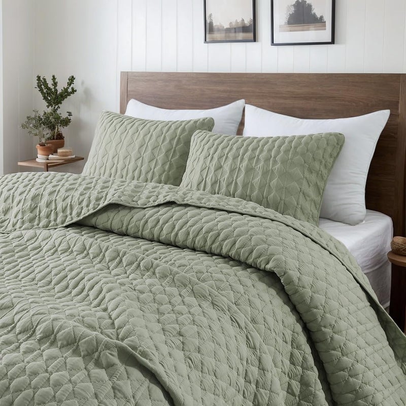 WDCOZY Sage Green Quilt King Size Bedding Sets with Pillow Shams Lightweight Soft Bedspread Coverlet Quilted Blanket Thin Comforter Bed Cover All Season Spring Summer 3 Pieces 104x90 inches