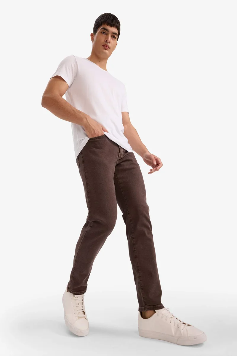 ديفاكتو Tapered Fit Slim Fit Regular Waist Tapered Leg Jeans