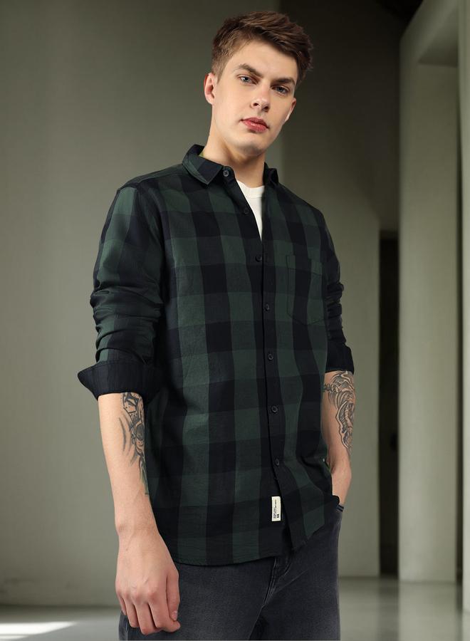 Dennis Lingo قميص رجالي كاجوال بقصّة Slim Fit باللون الأخضر  - Image 1