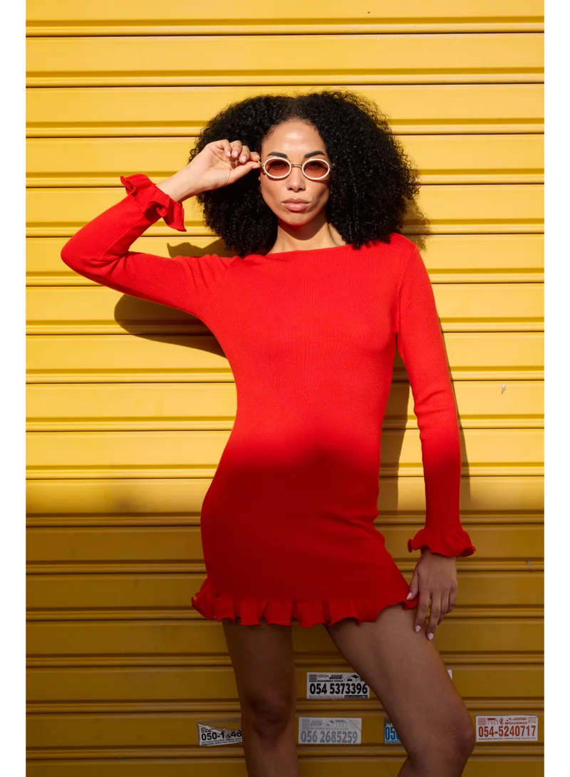 أشيتا فرنانديز فستان قصير من نسيج ميلانو بقصة مكشوفة الأكتاف ومزين بكشكش - أحمر