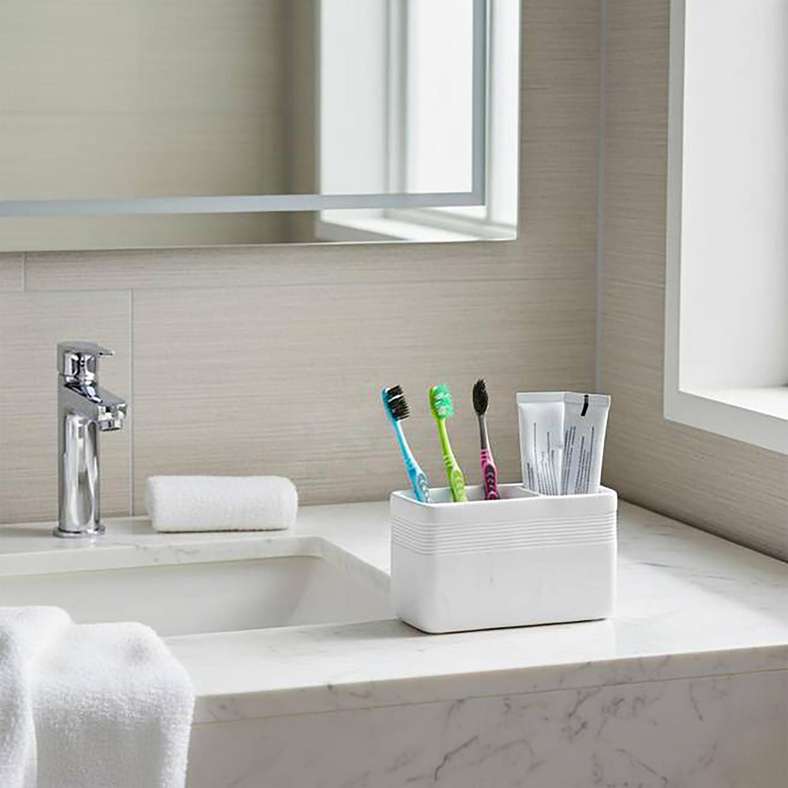 Pan Home حامل فرشاة الأسنان بيا - أبيض - Image 1