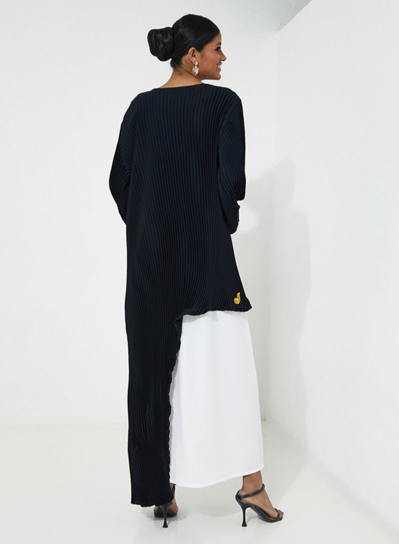 Black pleated abaya