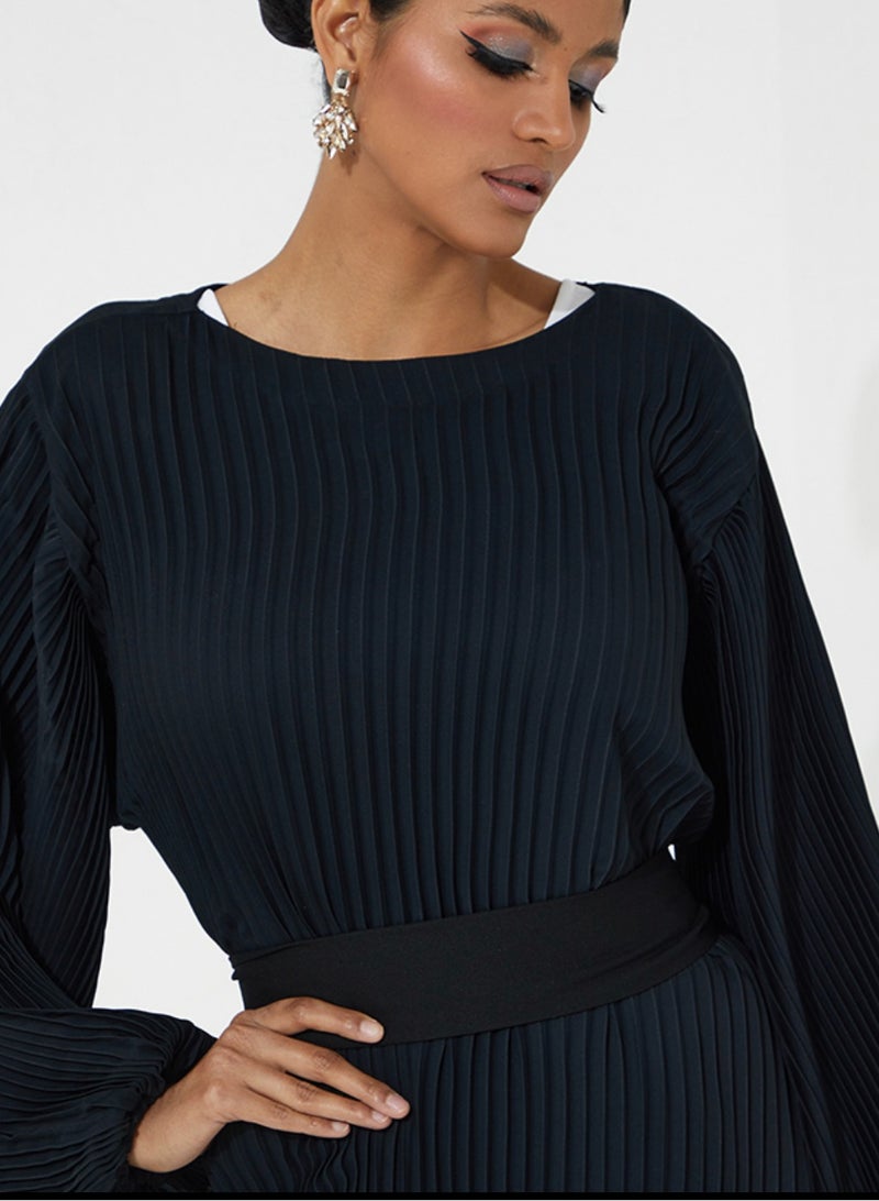 Black pleated abaya